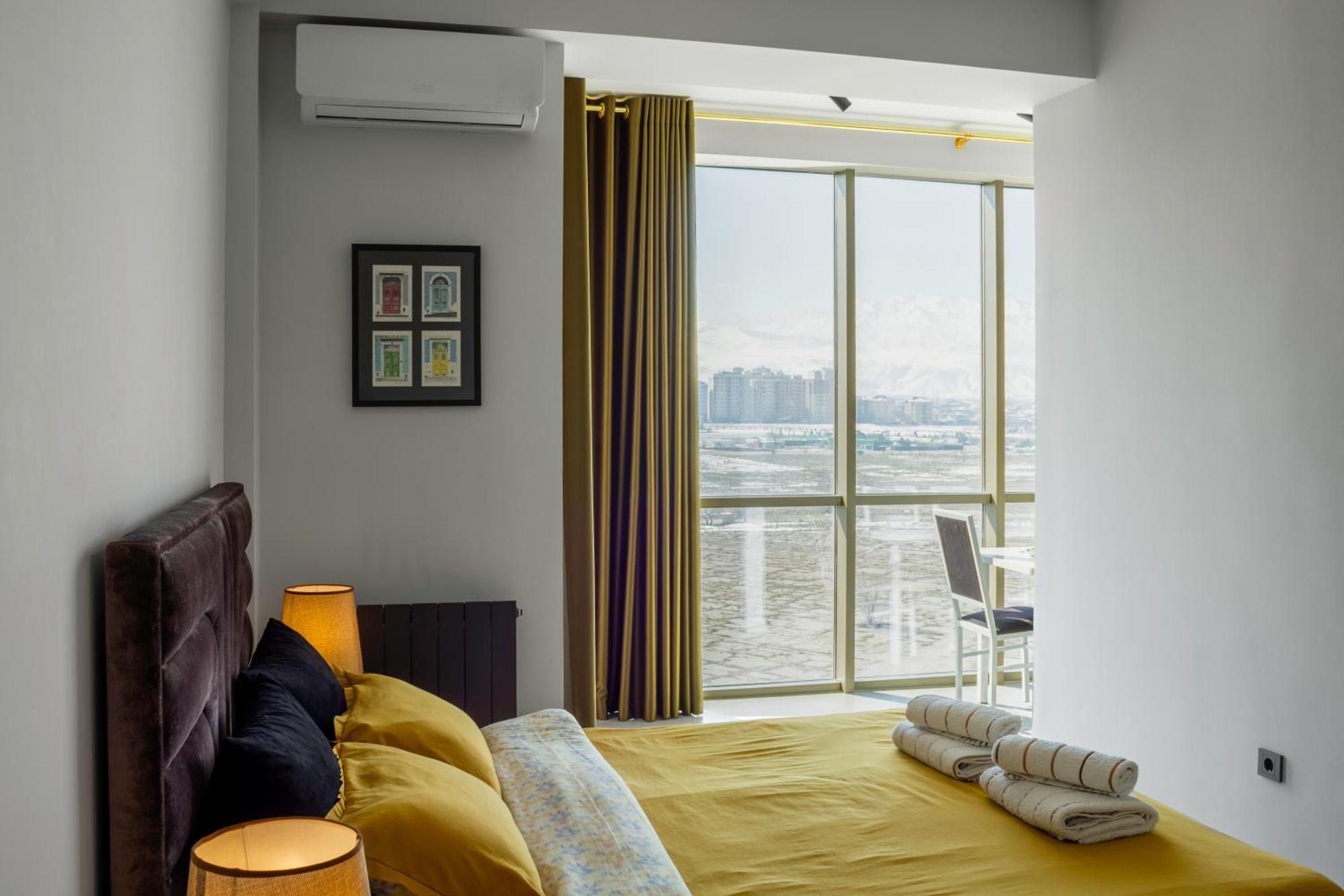 בישקק 9Th And 6Th Floor Stylish Apartments With Mountainvista מראה חיצוני תמונה